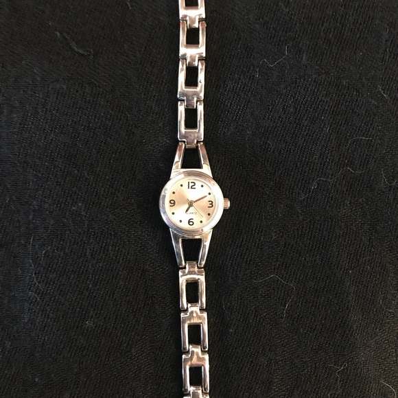 Ladies Silver Link Quartz Watch - Picture 1 of 6